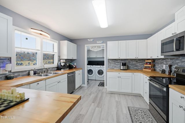 1325 Boones Creek Road, Jonesborough, TN 37659