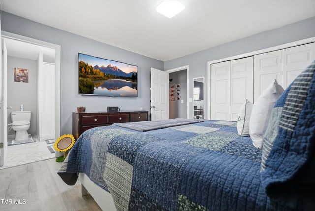 1325 Boones Creek Road, Jonesborough, TN 37659