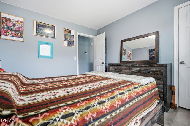 1325 Boones Creek Road, Jonesborough, TN 37659