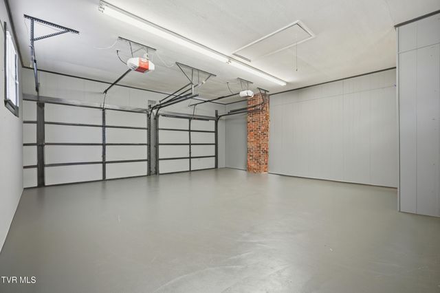 1325 Boones Creek Road, Jonesborough, TN 37659