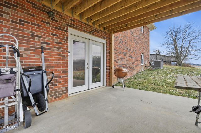 1325 Boones Creek Road, Jonesborough, TN 37659