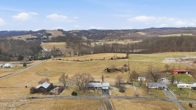 1325 Boones Creek Road, Jonesborough, TN 37659