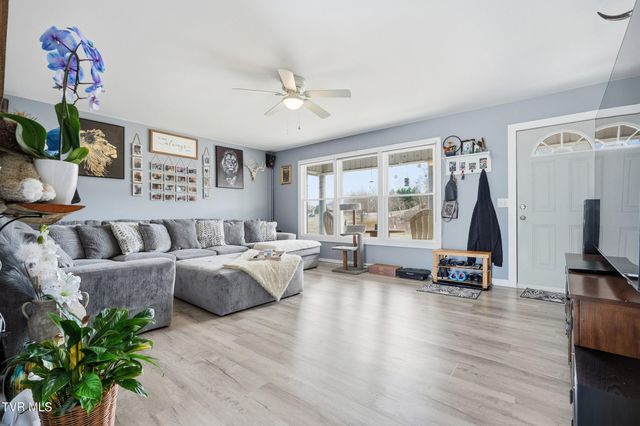 1325 Boones Creek Road, Jonesborough, TN 37659