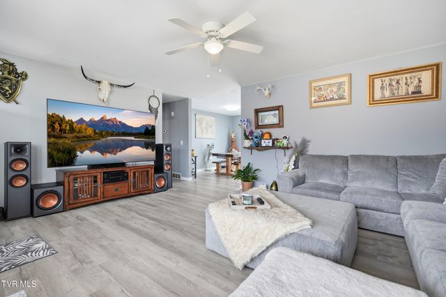 1325 Boones Creek Road, Jonesborough, TN 37659