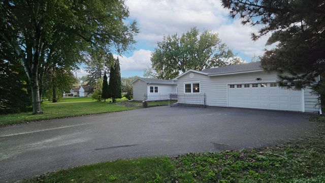 1925 Walsh Lane, Mendota Heights, MN 55118