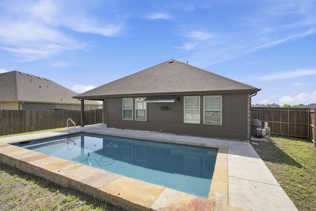 1100 Canterbury Lane, Ennis, TX 75119