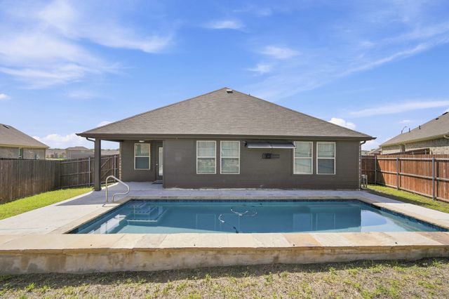 1100 Canterbury Lane, Ennis, TX 75119