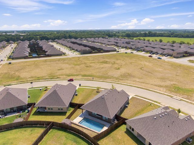 1100 Canterbury Lane, Ennis, TX 75119