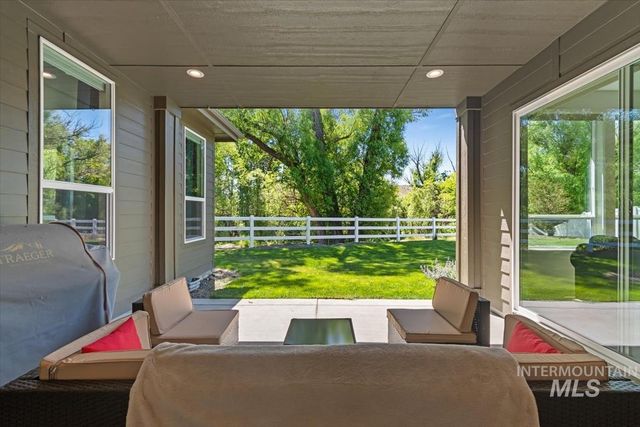 7933 W Suttle Lake Dr, Boise, ID 83714