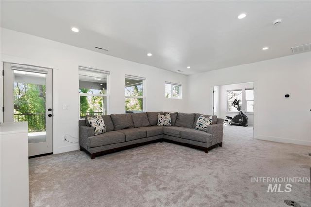 7933 W Suttle Lake Dr, Boise, ID 83714