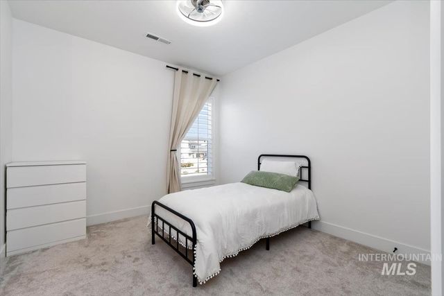 7933 W Suttle Lake Dr, Boise, ID 83714