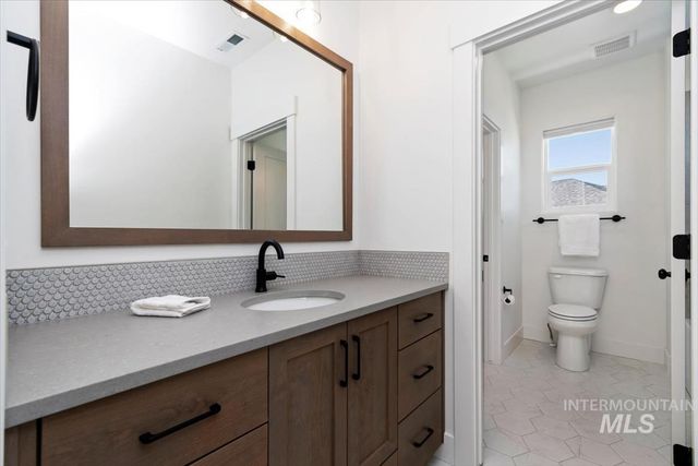 7933 W Suttle Lake Dr, Boise, ID 83714