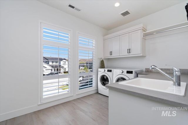 7933 W Suttle Lake Dr, Boise, ID 83714