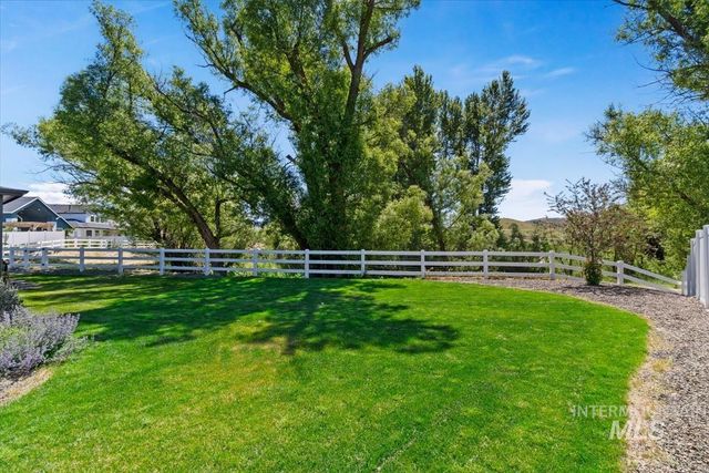 7933 W Suttle Lake Dr, Boise, ID 83714