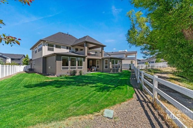 7933 W Suttle Lake Dr, Boise, ID 83714