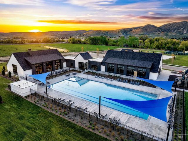 7933 W Suttle Lake Dr, Boise, ID 83714