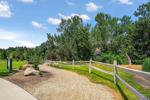 7933 W Suttle Lake Dr, Boise, ID 83714