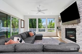 7933 W Suttle Lake Dr, Boise, ID 83714