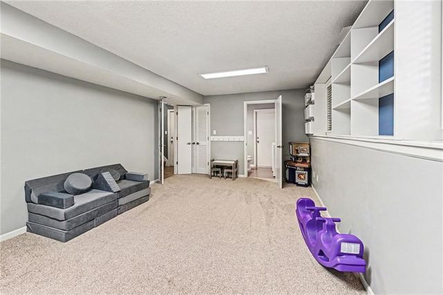 14426 W 92nd Terrace, Lenexa, KS 66215