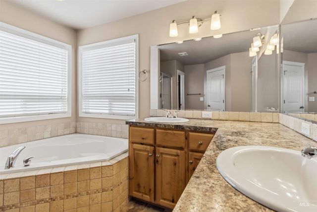 11439 W Mission Pointe Dr, Nampa, ID 83651