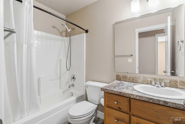 11439 W Mission Pointe Dr, Nampa, ID 83651