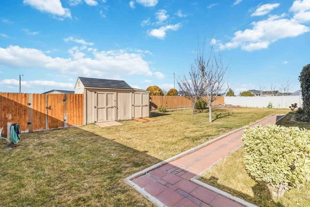 11439 W Mission Pointe Dr, Nampa, ID 83651