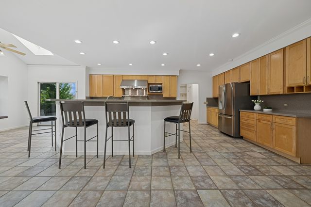 6409 Davidson Court, Gurnee, IL 60031