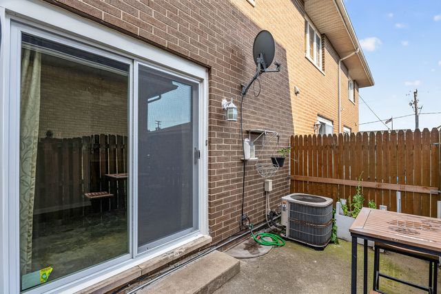 613 E 3rd Street 3, Lockport, IL 60441