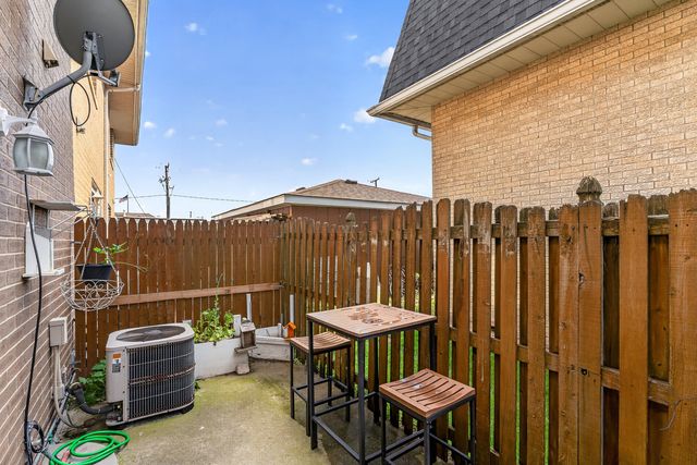 613 E 3rd Street 3, Lockport, IL 60441
