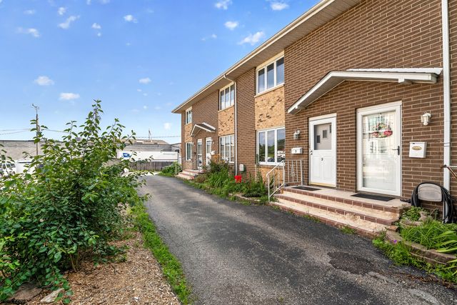 613 E 3rd Street 3, Lockport, IL 60441