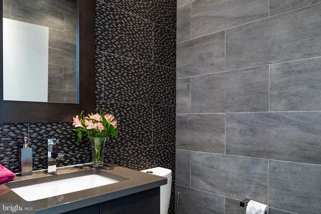 1815 LOMBARD ST, Philadelphia, PA 19146