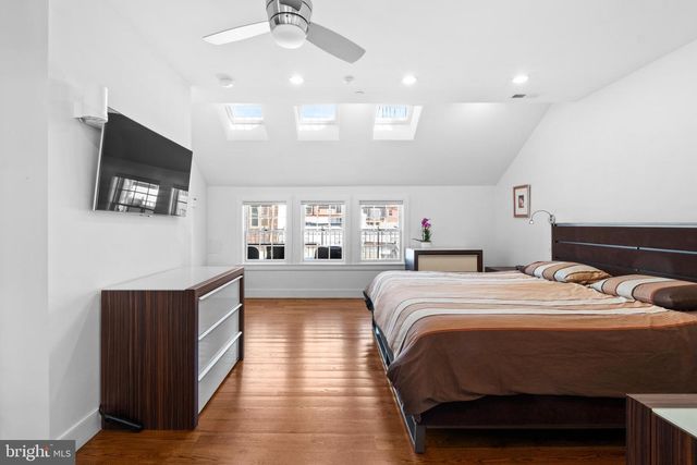 1815 LOMBARD ST, Philadelphia, PA 19146