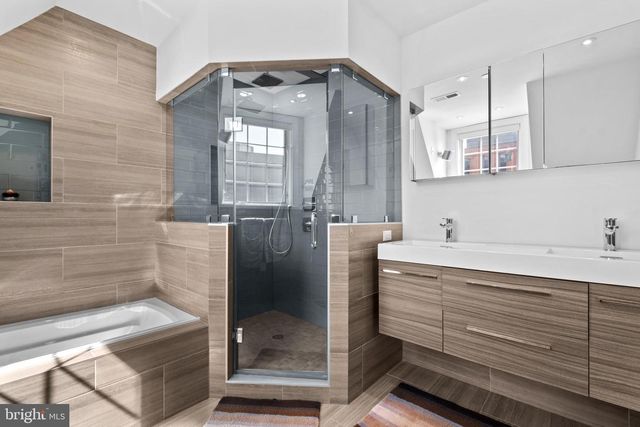 1815 LOMBARD ST, Philadelphia, PA 19146