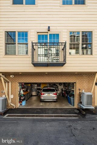 1815 LOMBARD ST, Philadelphia, PA 19146