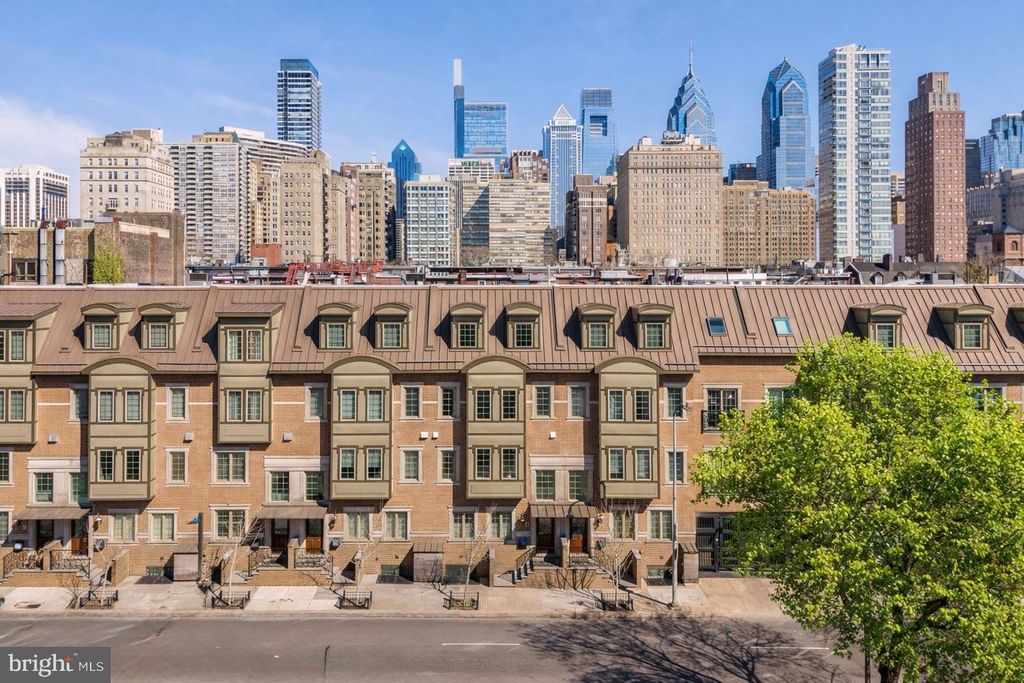 1815 LOMBARD ST, Philadelphia, PA 19146