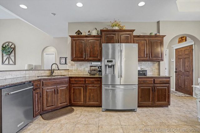 1405 S Choctaw Avenue, Skiatook, OK 74070