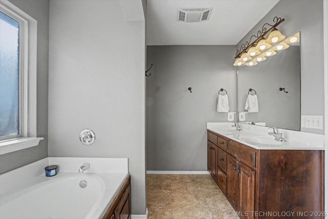 1405 S Choctaw Avenue, Skiatook, OK 74070