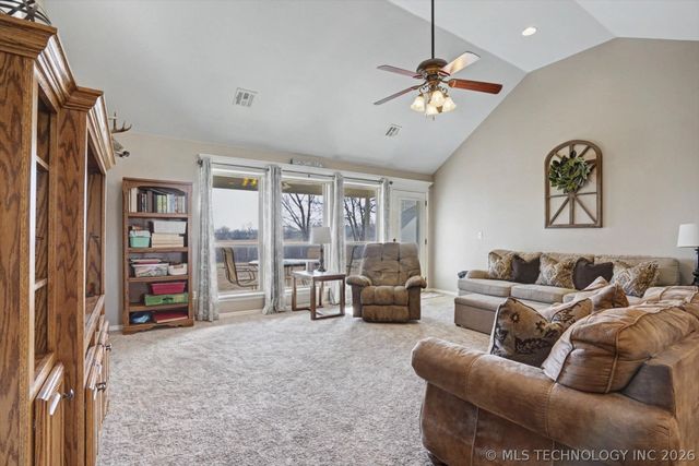 1405 S Choctaw Avenue, Skiatook, OK 74070