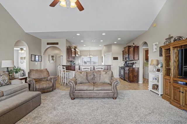 1405 S Choctaw Avenue, Skiatook, OK 74070