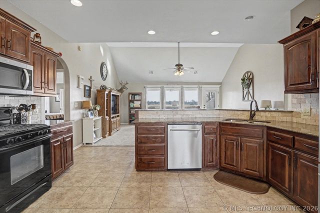 1405 S Choctaw Avenue, Skiatook, OK 74070