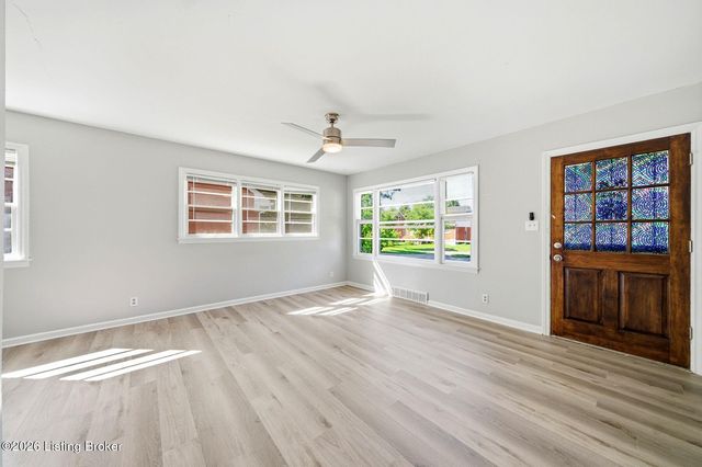 3021 Wedgewood Way, Louisville, KY 40220