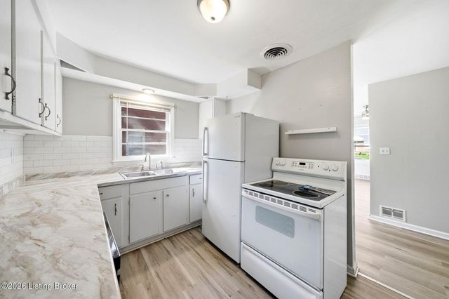 3021 Wedgewood Way, Louisville, KY 40220