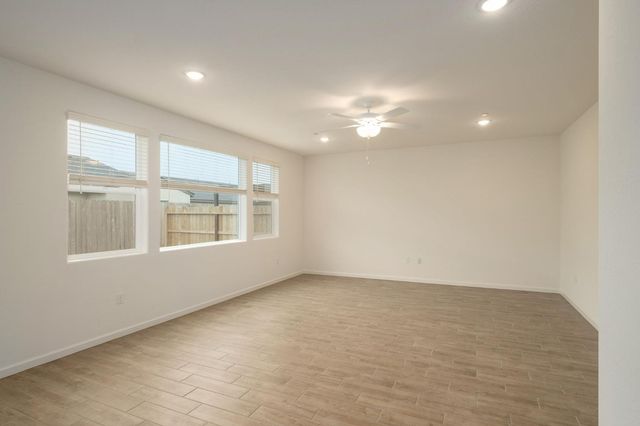 1923 N Apricot, Fresno, CA 93727