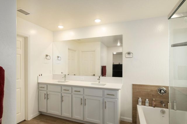 1923 N Apricot, Fresno, CA 93727