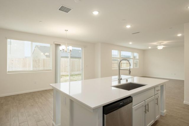 1923 N Apricot, Fresno, CA 93727