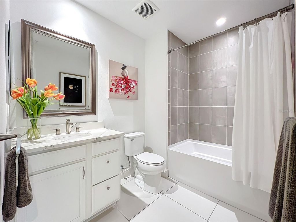 Image 21 of property listing at 10530 BOARDWALK LOOP 304, Bradenton, FL 34202