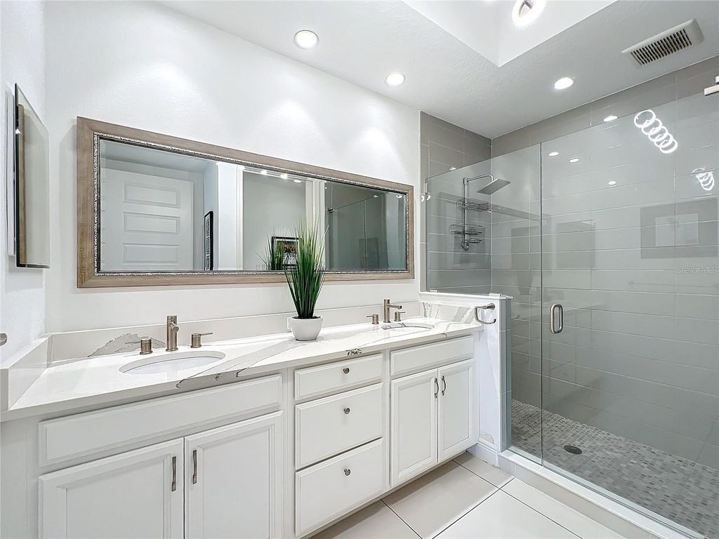 Image 29 of property listing at 10530 BOARDWALK LOOP 304, Bradenton, FL 34202