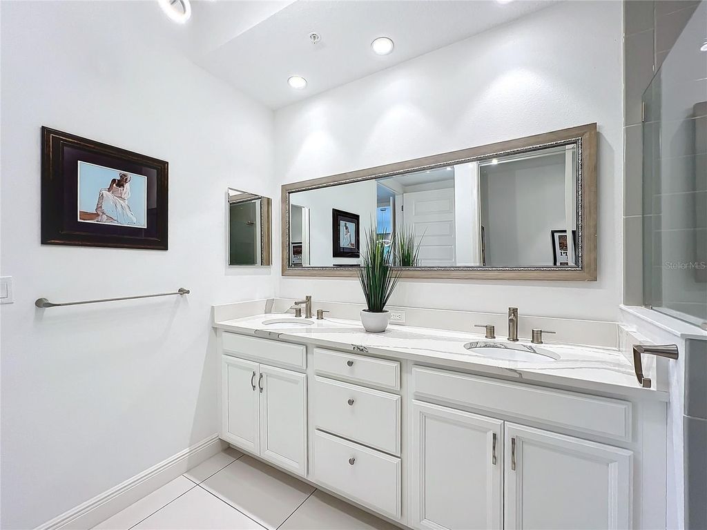 Image 31 of property listing at 10530 BOARDWALK LOOP 304, Bradenton, FL 34202