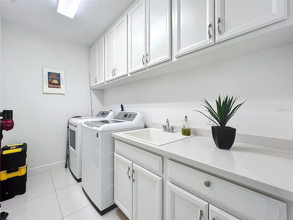 Image 32 of property listing at 10530 BOARDWALK LOOP 304, Bradenton, FL 34202