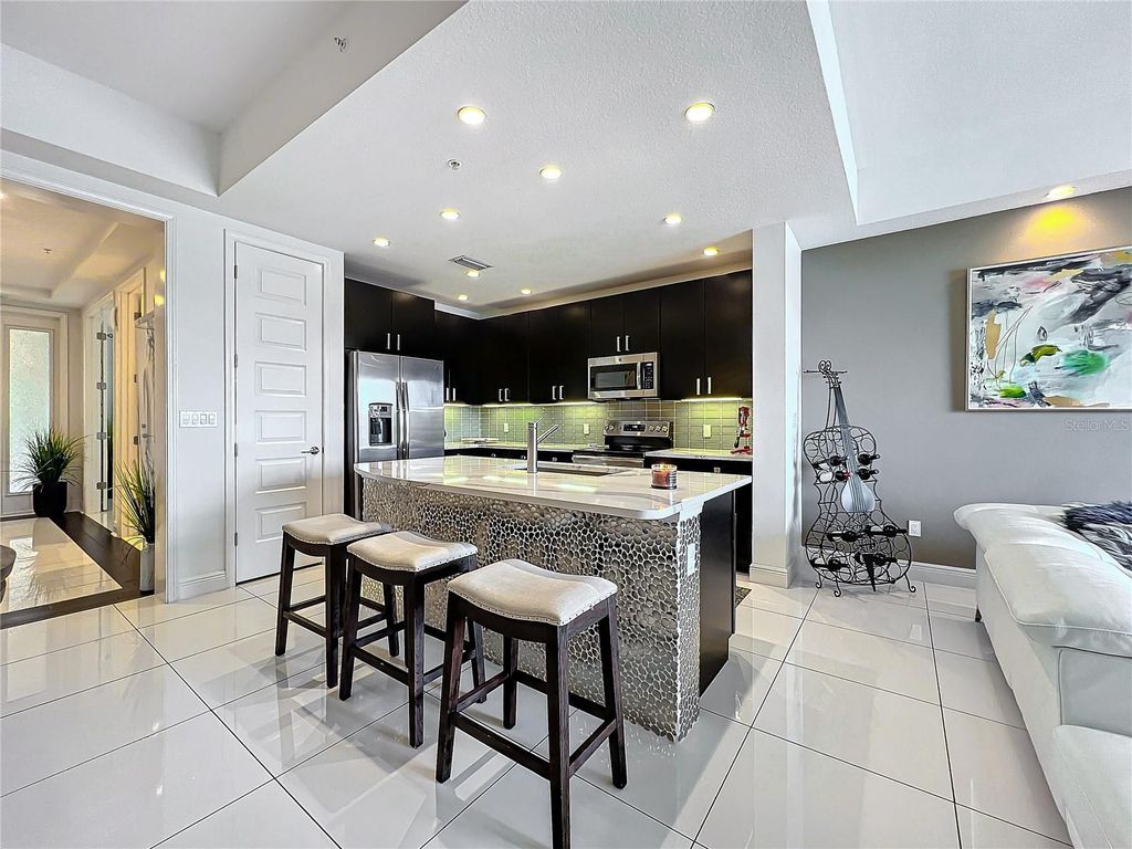 Image 9 of property listing at 10530 BOARDWALK LOOP 304, Bradenton, FL 34202
